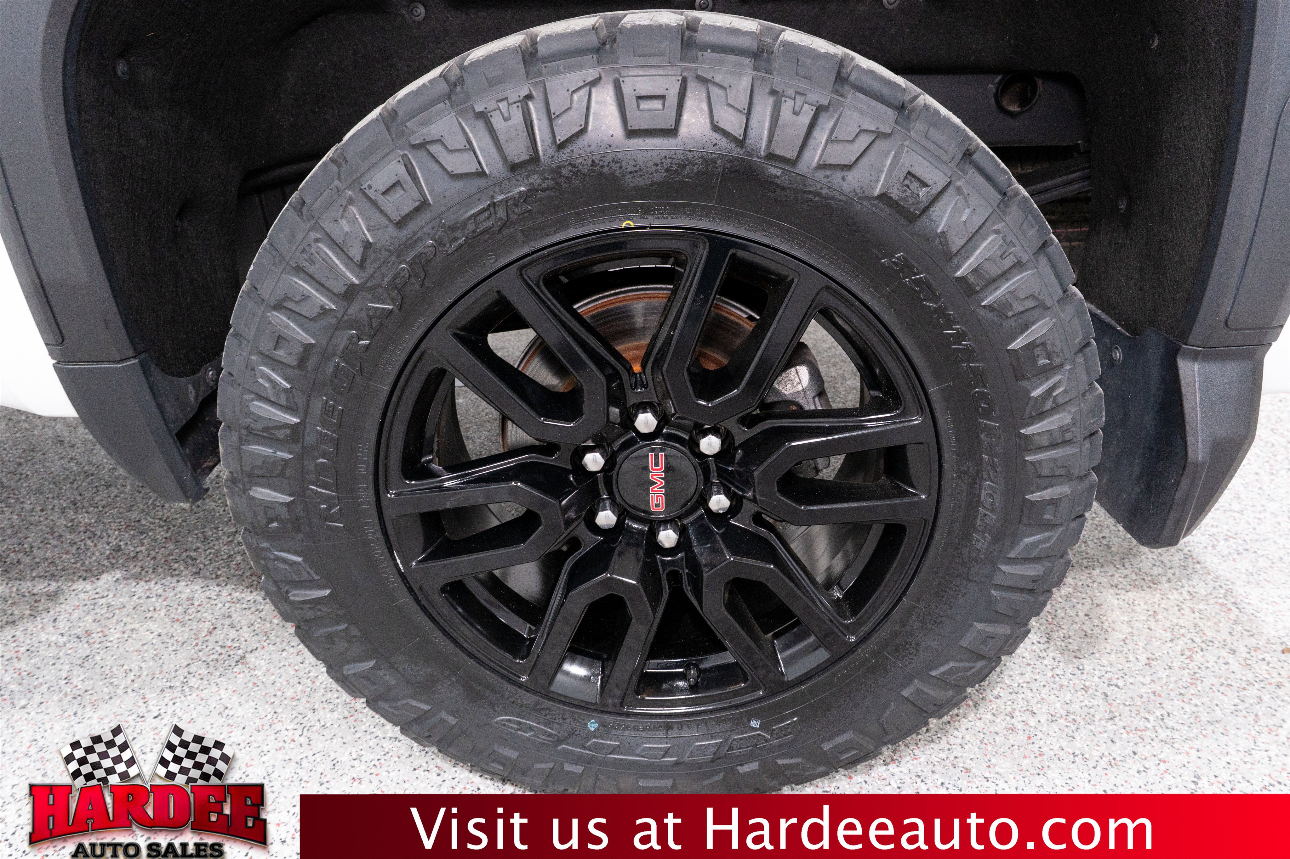 Used 2024 GMC Sierra 1500 AT4 w/ Technology Package image 10