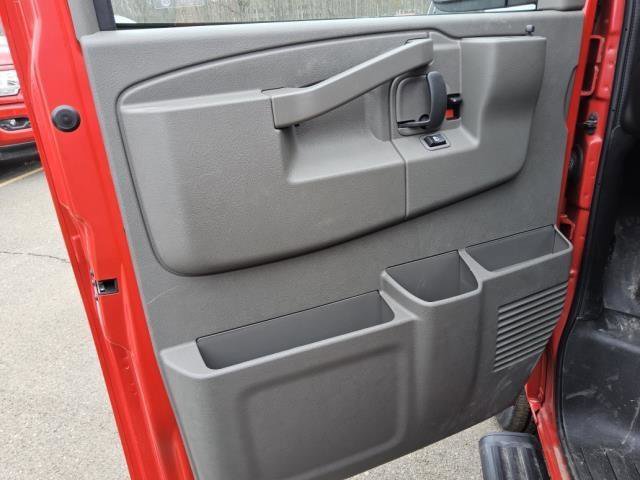 Used 2024 Chevrolet Express 3500 Extended image 3