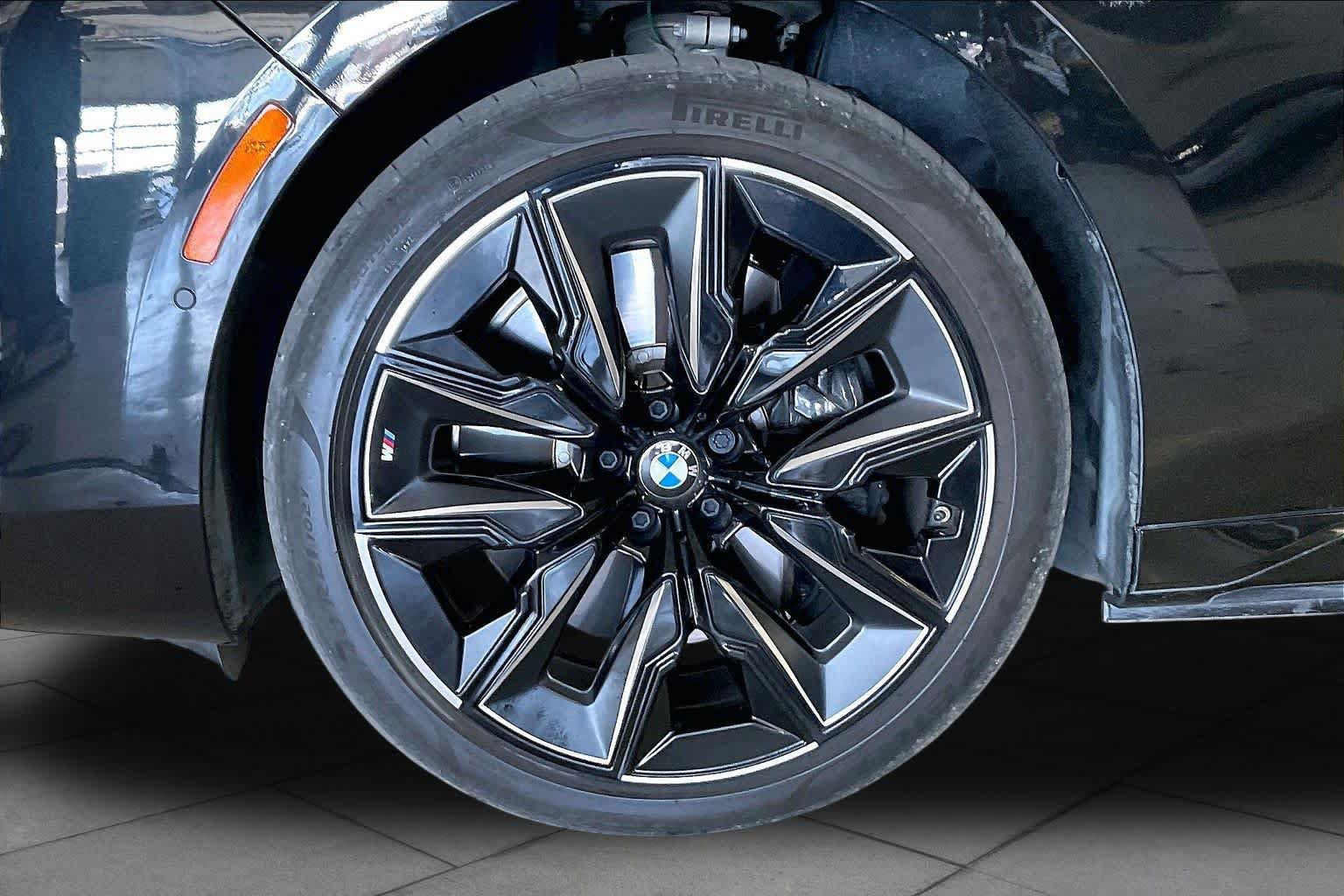Used 2024 BMW i7 xDrive60 w/ Executive Package AWD/4WD image 10