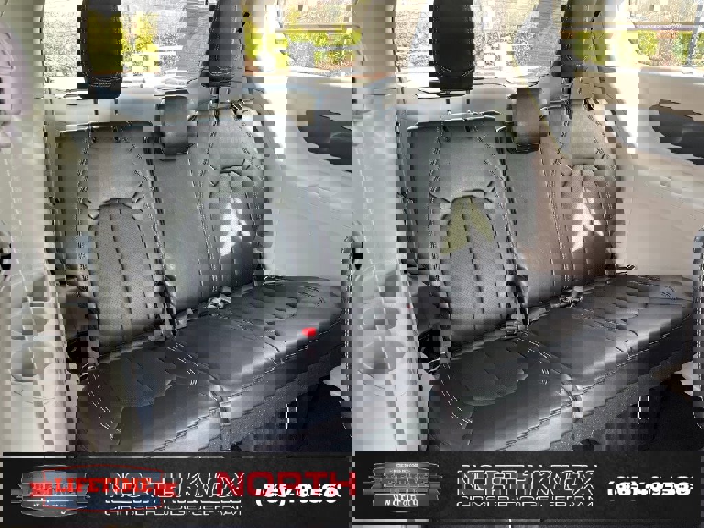 Used 2024 Chrysler Pacifica Touring-L image 23