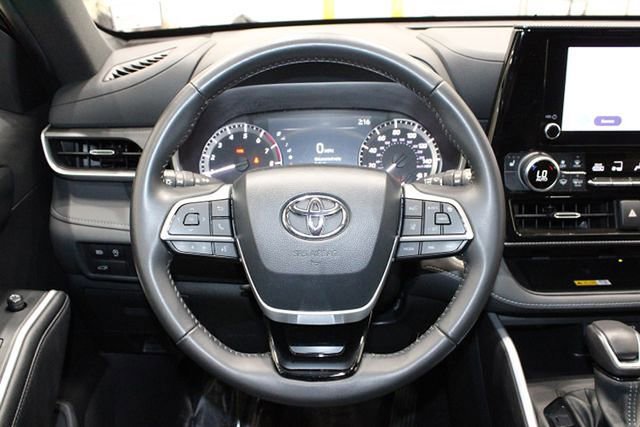Used 2024 Toyota Highlander XSE image 24