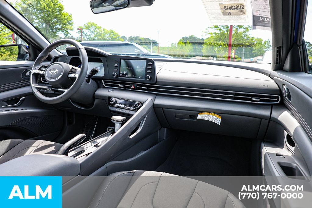 Used 2025 Hyundai Elantra Sport FWD image 29