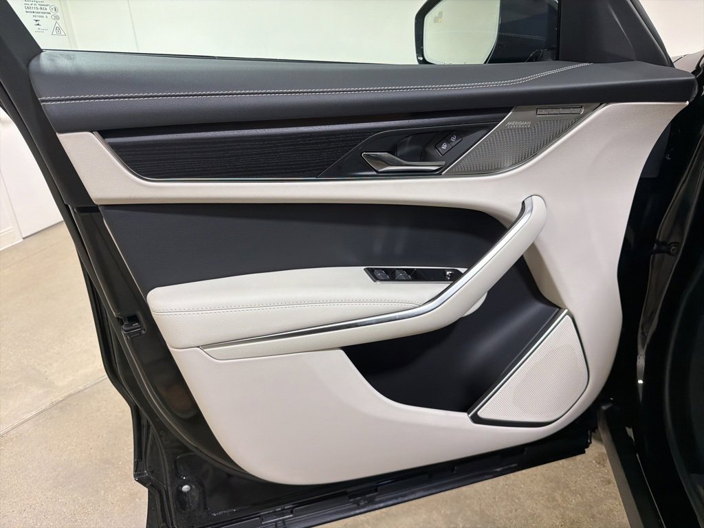 New 2026 Jaguar F-PACE R-Dynamic S image 9