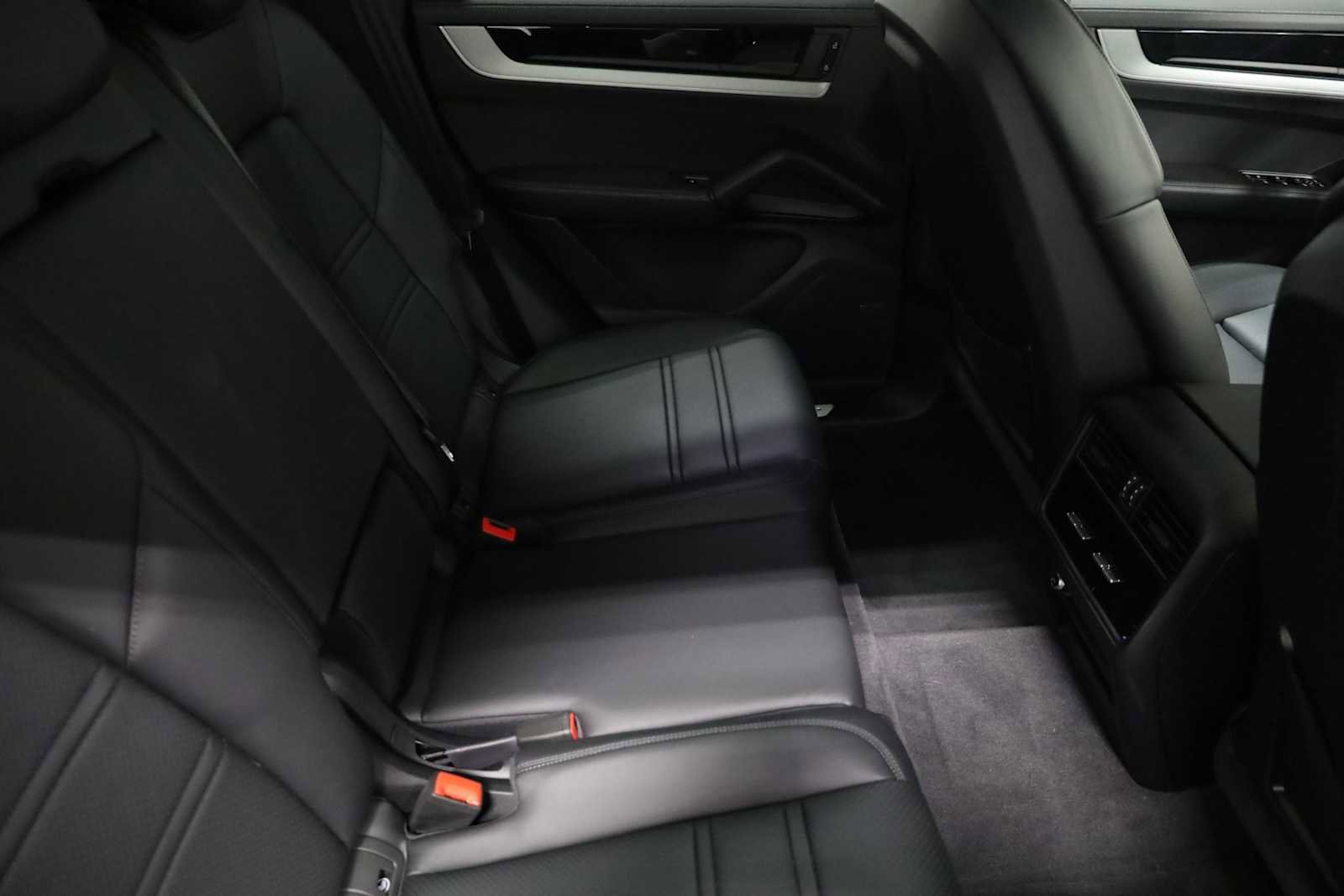 Certified 2025 Porsche Cayenne S image 36