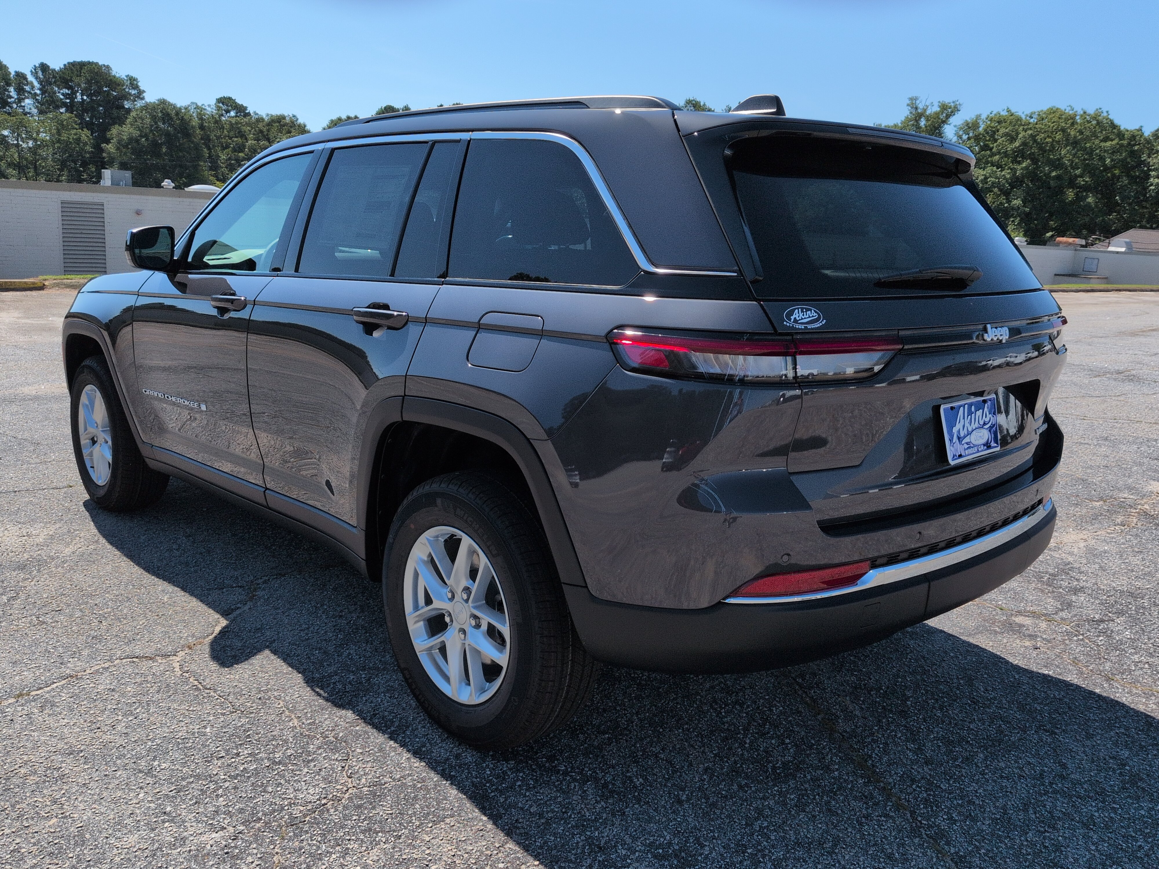New 2026 Jeep Grand Cherokee Laredo X RWD image 5