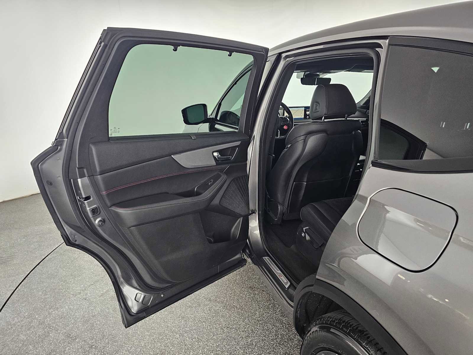 Used 2023 Acura MDX A-Spec AWD/4WD image 17