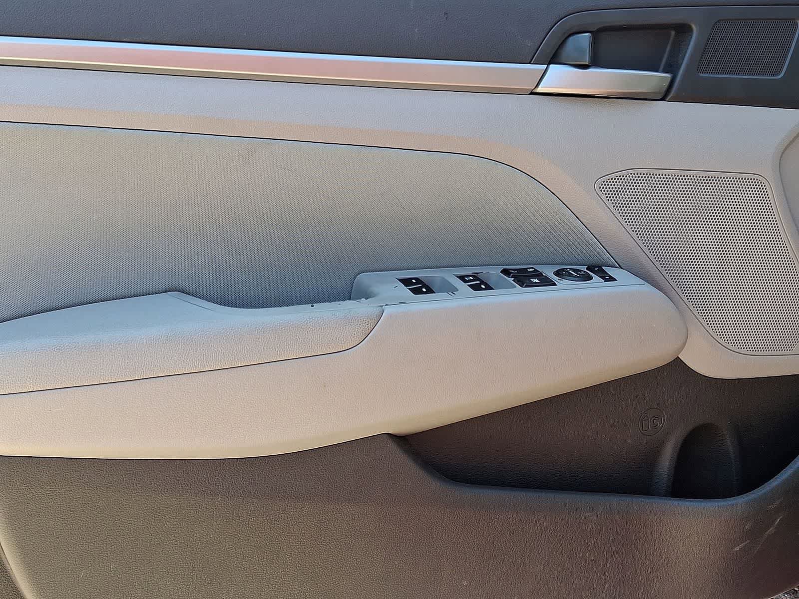 Used 2018 Hyundai Elantra SEL FWD image 25
