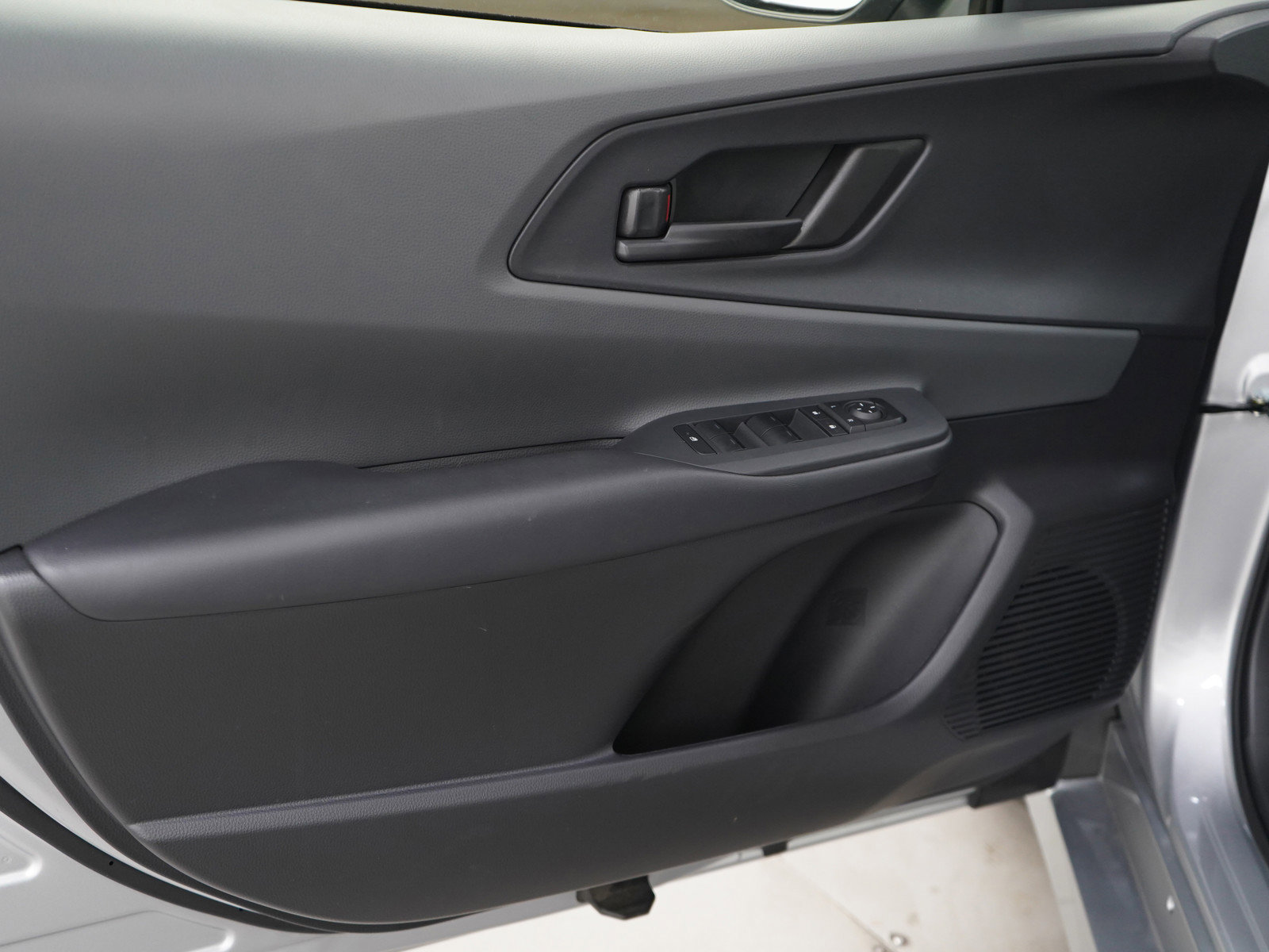 Used 2025 Toyota Prius LE image 18