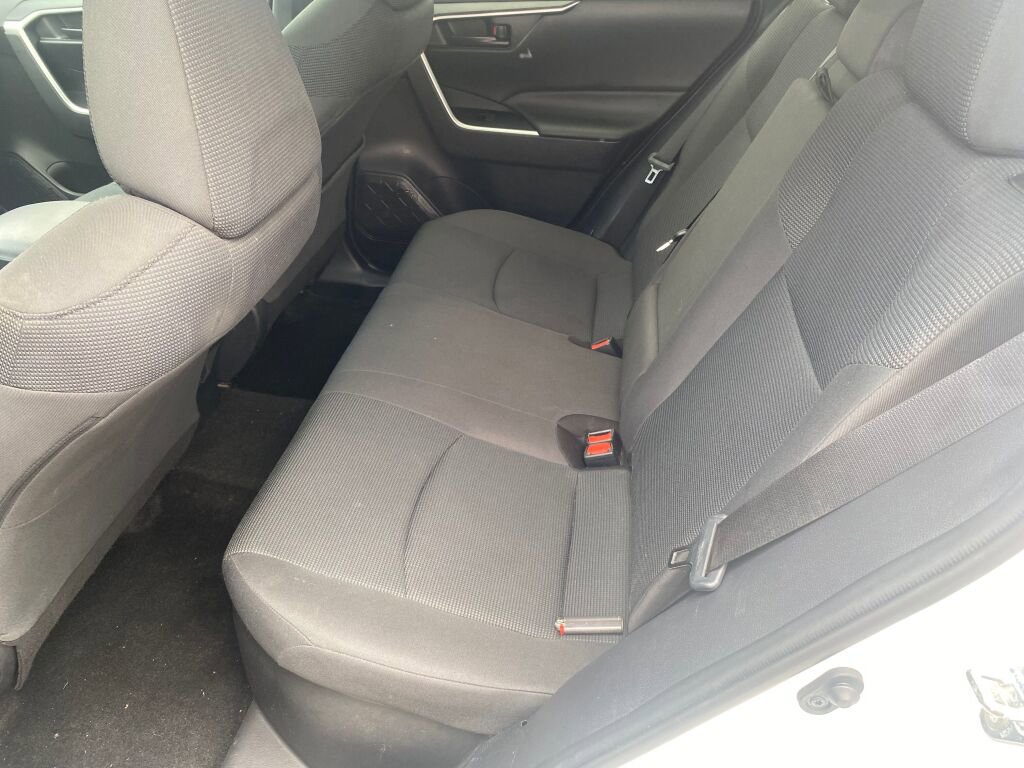 Used 2020 Toyota RAV4 LE w/ Carpet Mat Package image 15