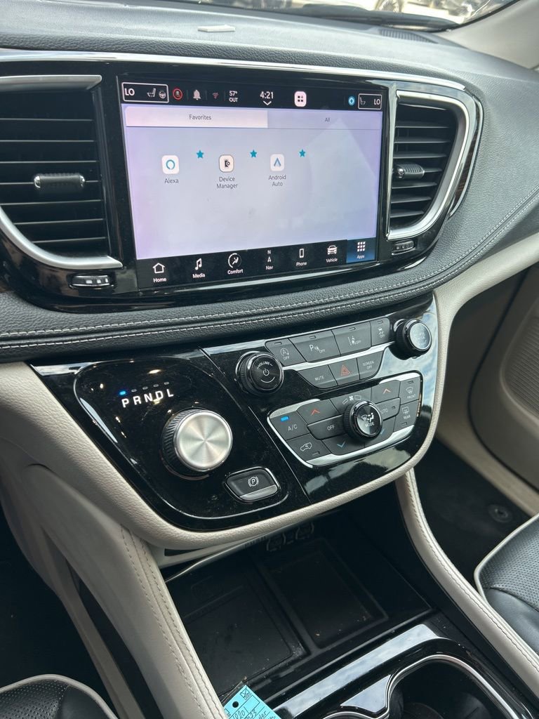 Used 2023 Chrysler Pacifica Limited image 10