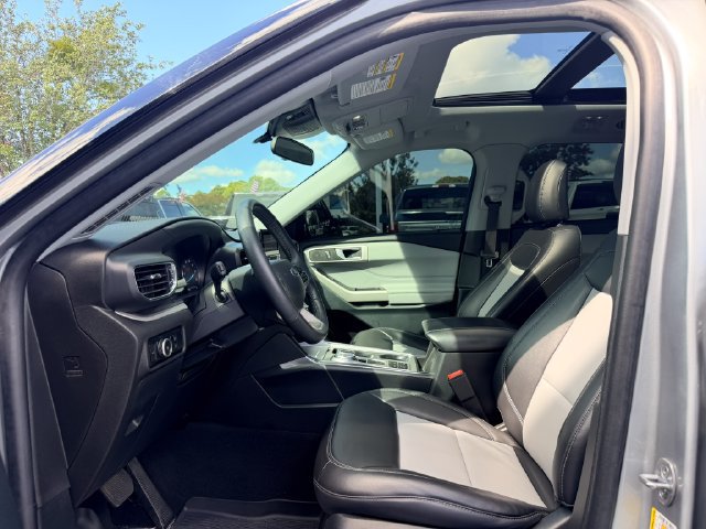 Used 2023 Ford Explorer XLT w/ Equipment Group 202A RWD image 12