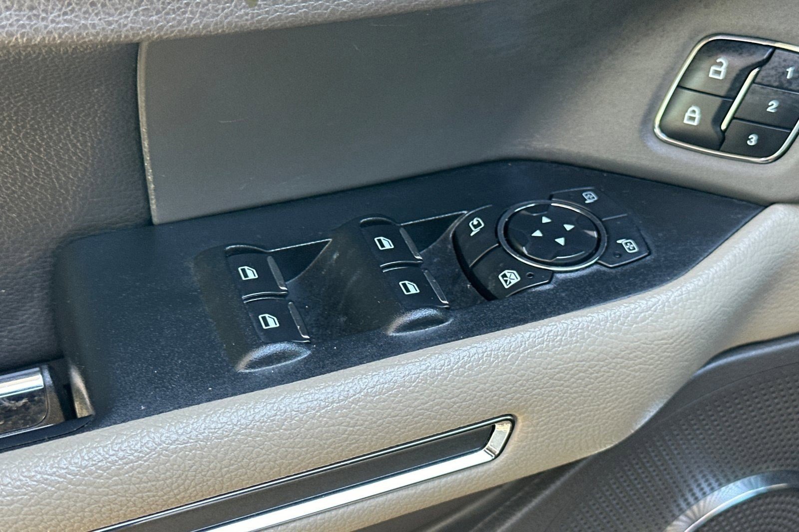 Used 2019 Ford Expedition XLT w/ Equipment Group 202A RWD image 12