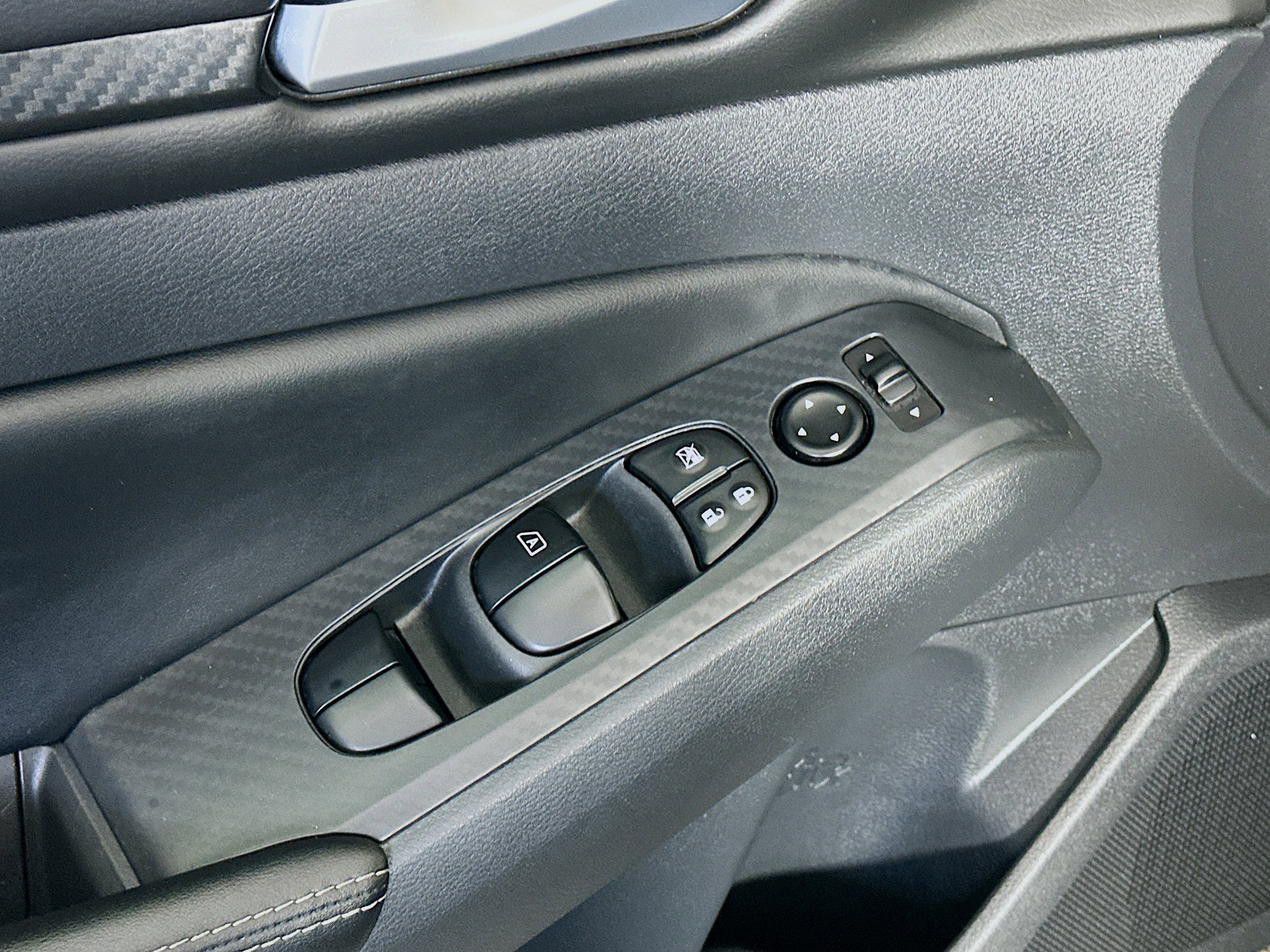 Used 2025 Nissan Altima 2.5 SV image 15