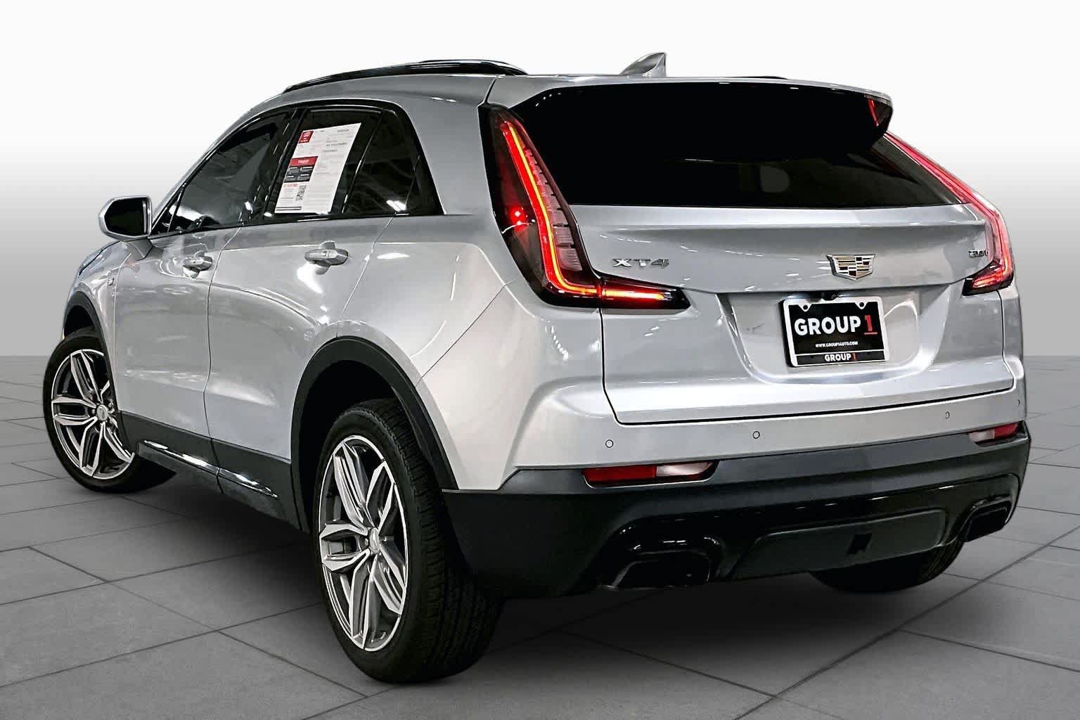 Used 2019 Cadillac XT4 Sport w/ Cold Weather Package FWD image 12