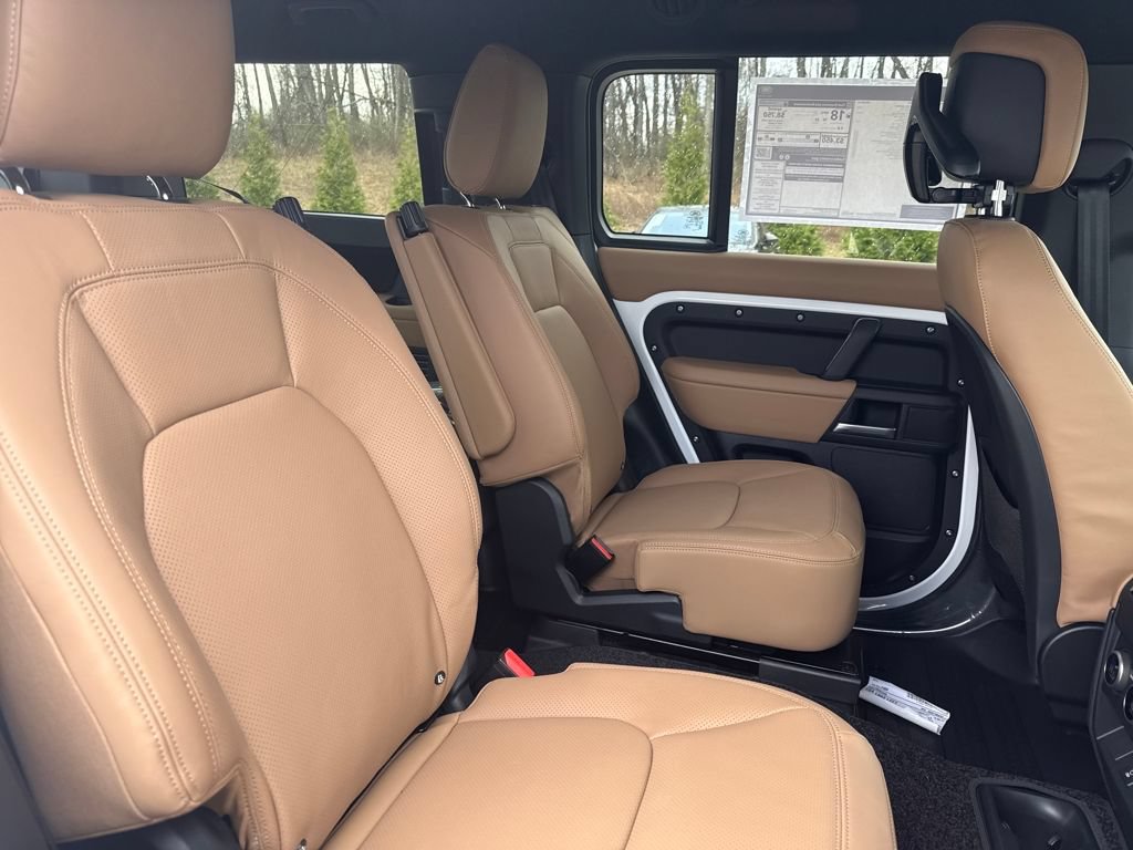 New 2026 Land Rover Defender 130 X-Dynamic SE AWD/4WD image 17