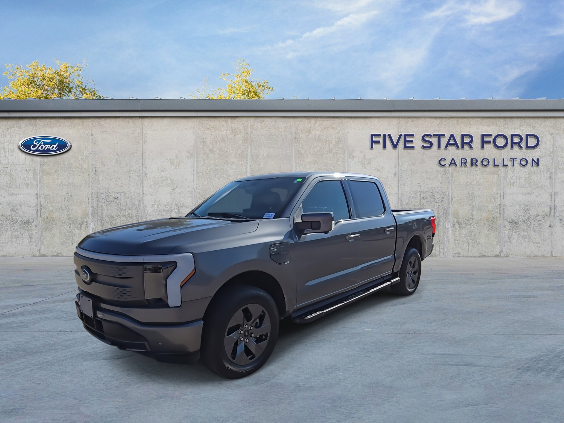 Used 2023 Ford F150 Lightning 4x4 SuperCrew image 5