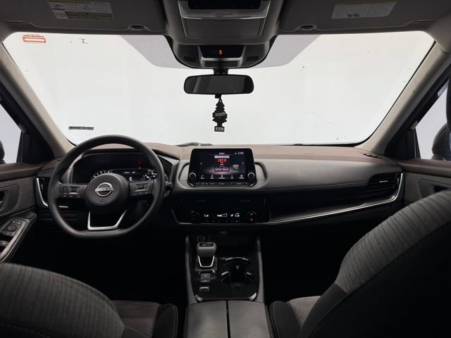 Used 2022 Nissan Rogue SV FWD image 6