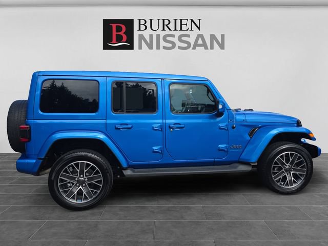 Used 2023 Jeep Wrangler Unlimited Sahara AWD/4WD image 6