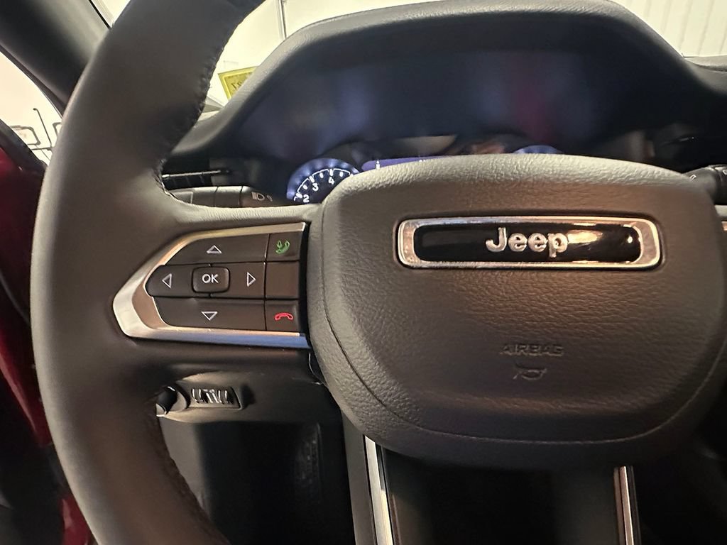 Used 2026 Jeep Compass Limited AWD/4WD image 36