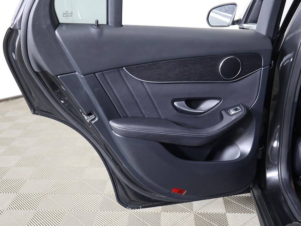 Used 2022 Mercedes-Benz GLC 300 4MATIC w/ AMG Line image 23