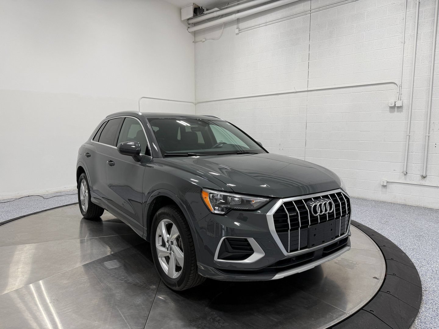 Used 2020 Audi Q3 2.0T Premium w/ Convenience Package AWD/4WD image 1
