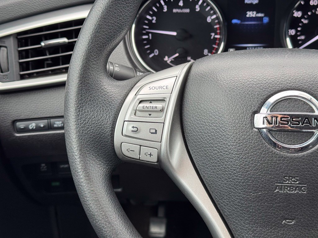 Used 2015 Nissan Rogue SV FWD image 25