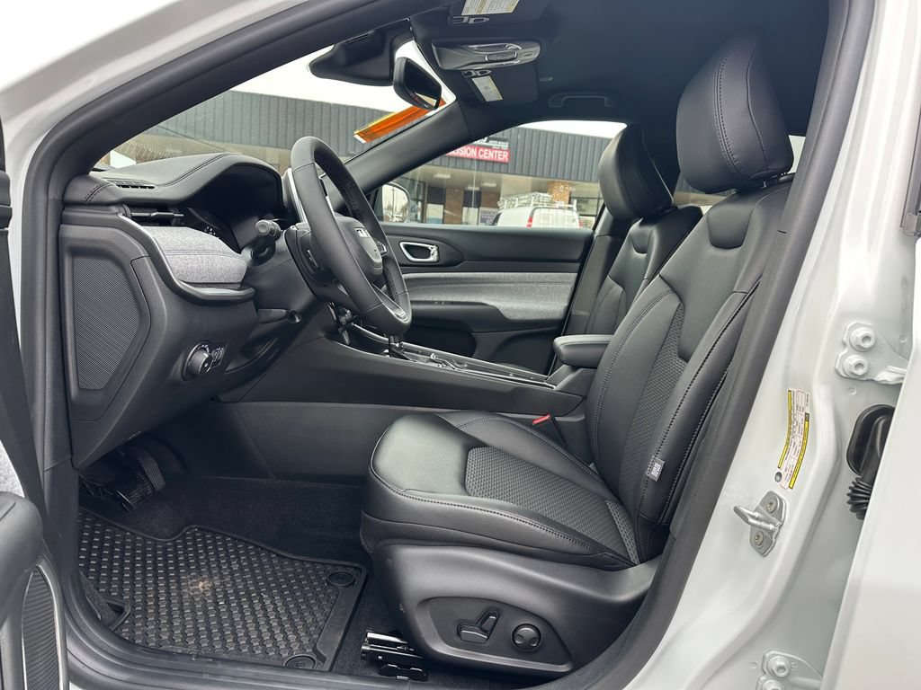 New 2026 Jeep Compass Latitude AWD/4WD image 16