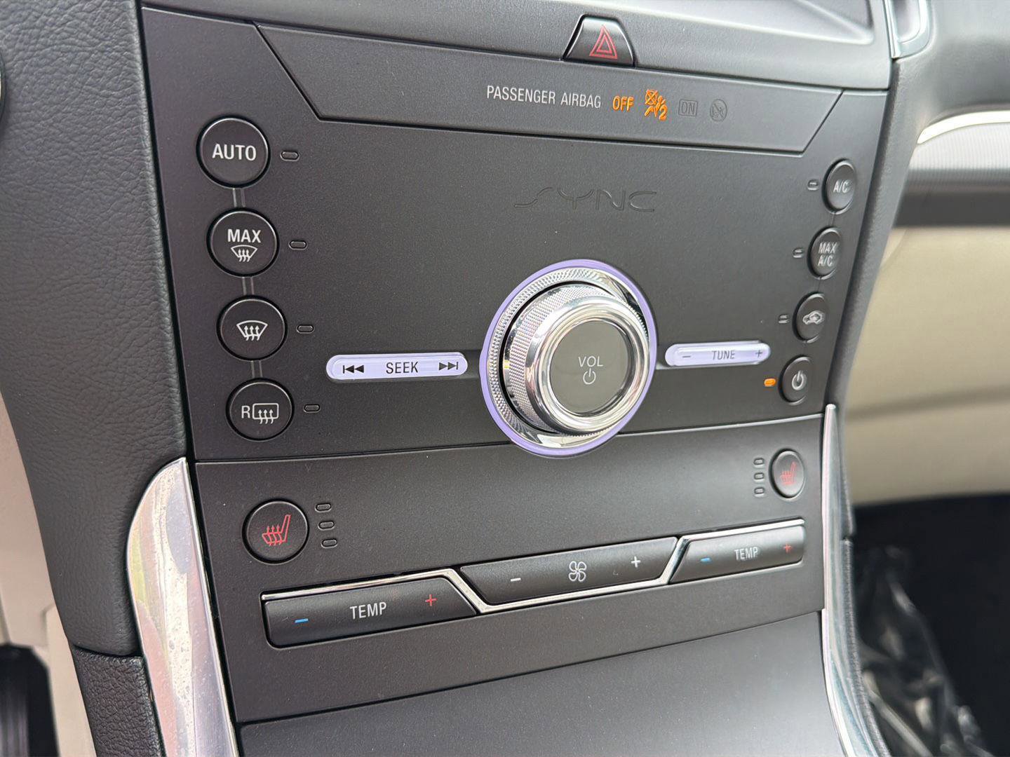 Used 2020 Ford Edge Titanium FWD image 27