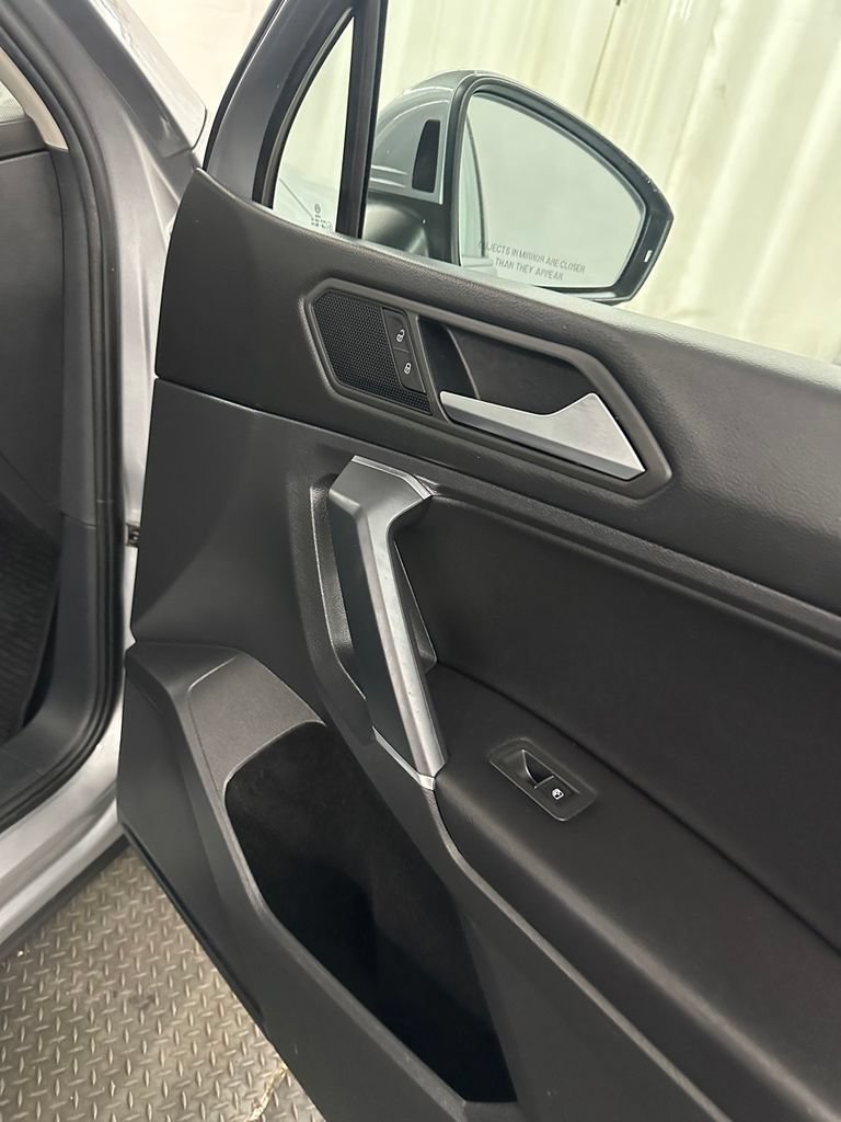 Used 2020 Volkswagen Tiguan SE w/ 3rd Row Seat Package AWD/4WD image 35