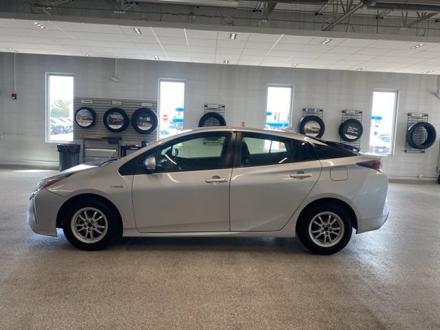 Used 2016 Toyota Prius Two FWD image 11