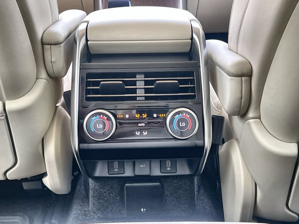New 2026 Land Rover Range Rover Long Wheelbase SE AWD/4WD image 16