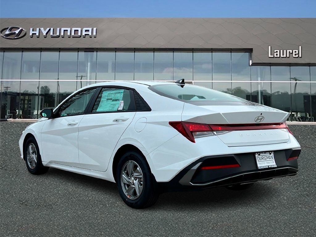 New 2026 Hyundai Elantra SE FWD image 3