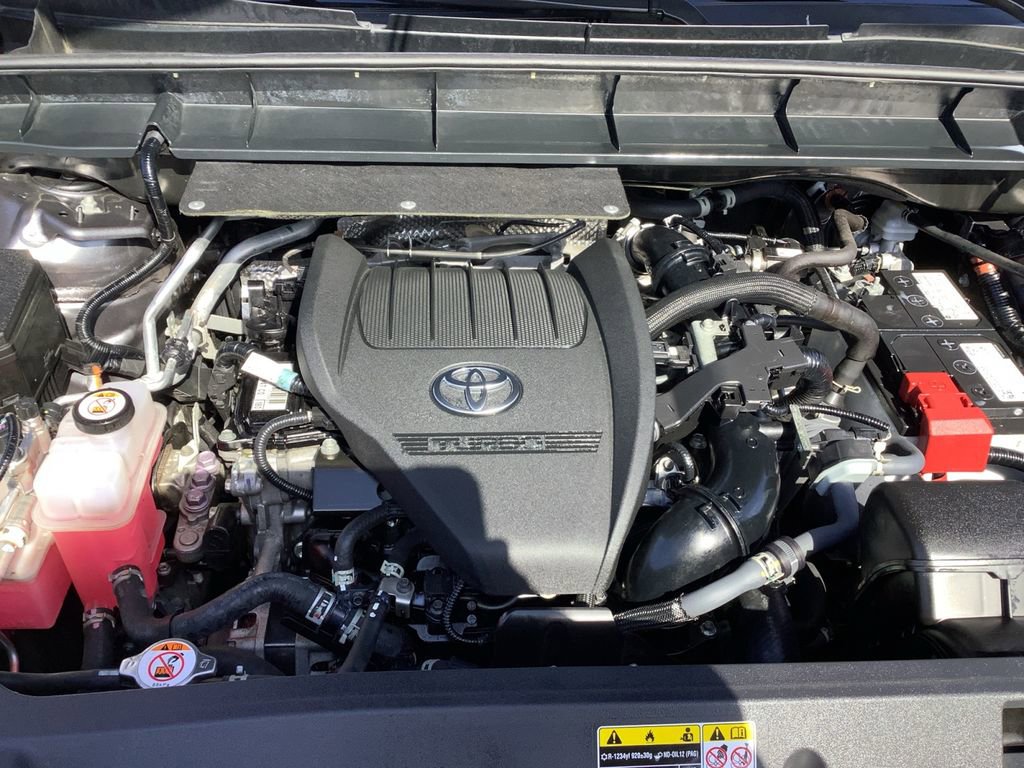 Used 2024 Toyota Highlander XLE image 9