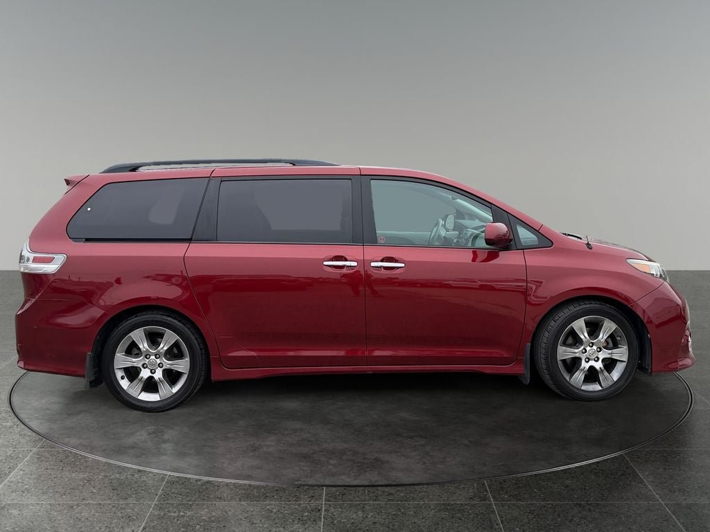 Used 2013 Toyota Sienna SE FWD image 10