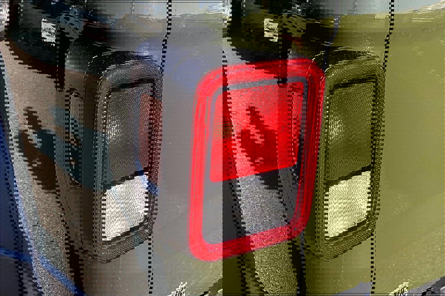 Used 2023 Jeep Gladiator Sport image 26