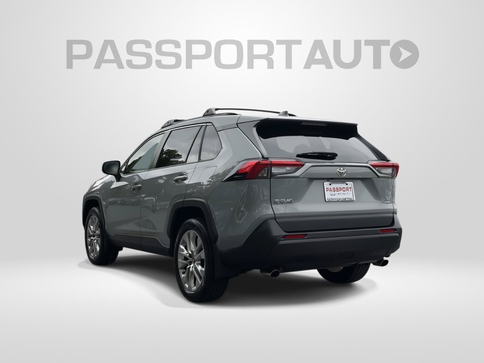 Used 2019 Toyota RAV4 XLE Premium w/ Cold Weather Package AWD/4WD image 4