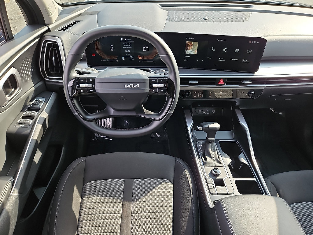 Certified 2026 Kia Sorento LX FWD image 11