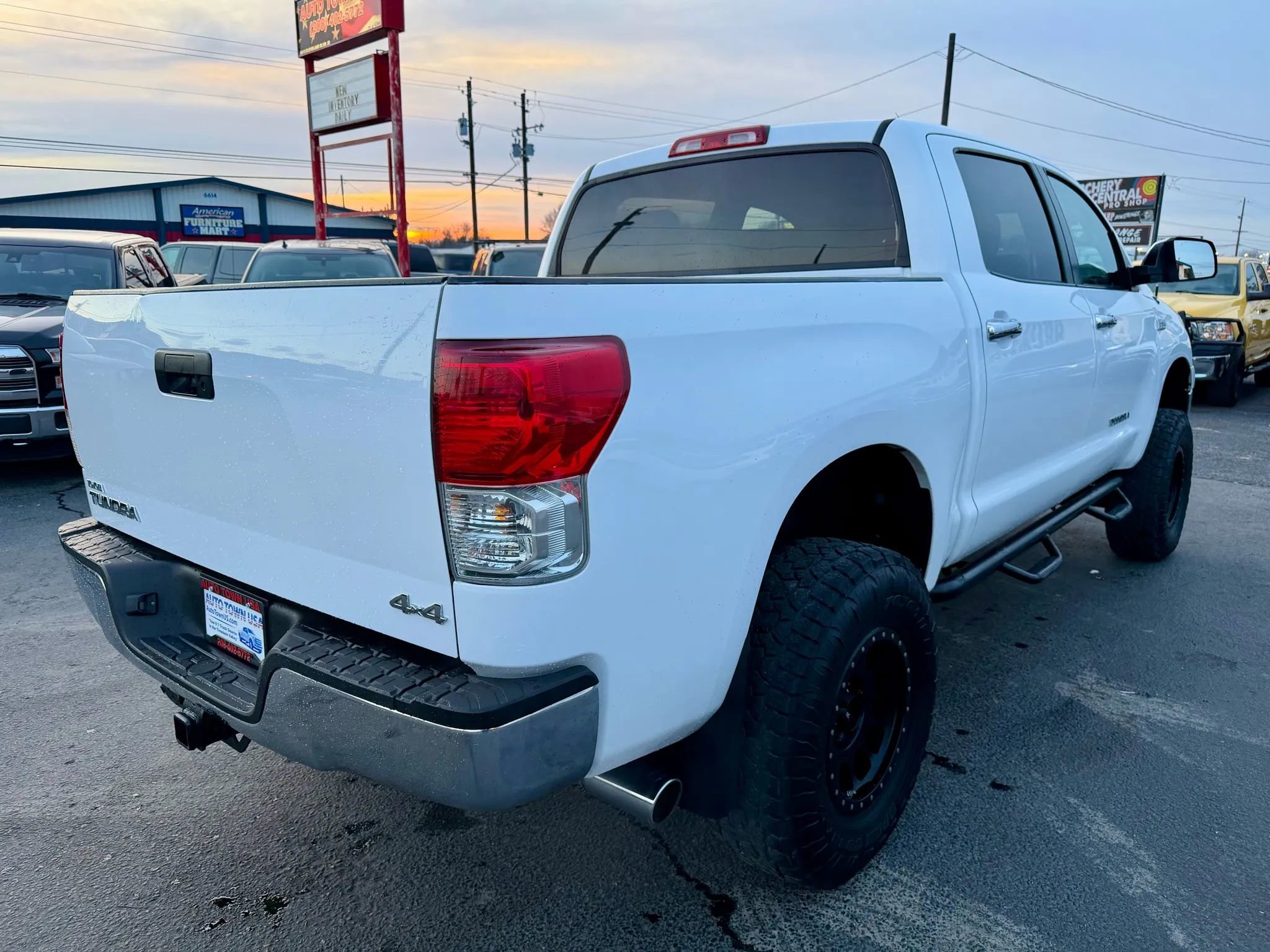 Used 2012 Toyota Tundra 4x4 CrewMax w/ Tow Pkg image 6