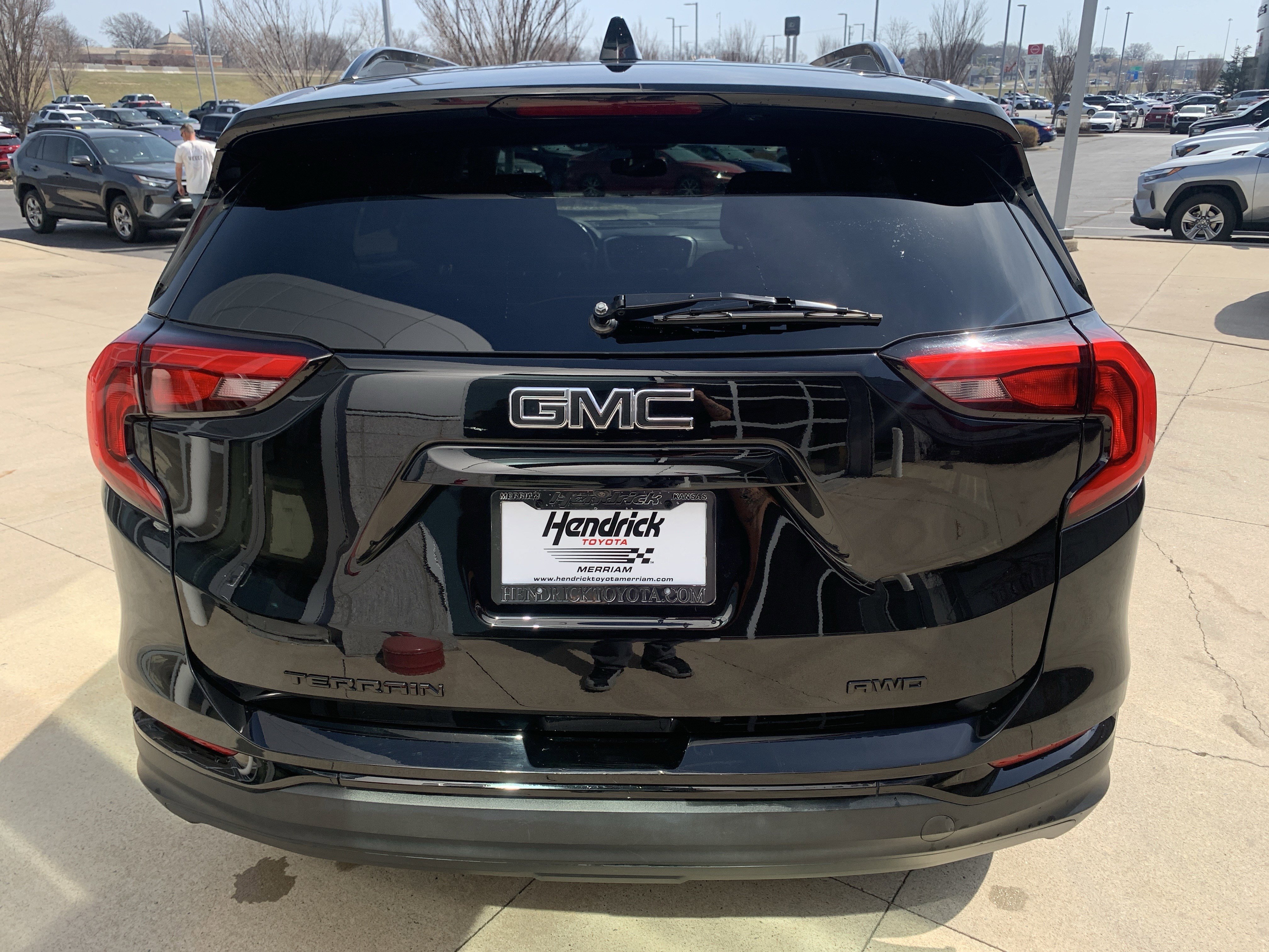 Used 2021 GMC Terrain SLE w/ Elevation Edition image 8