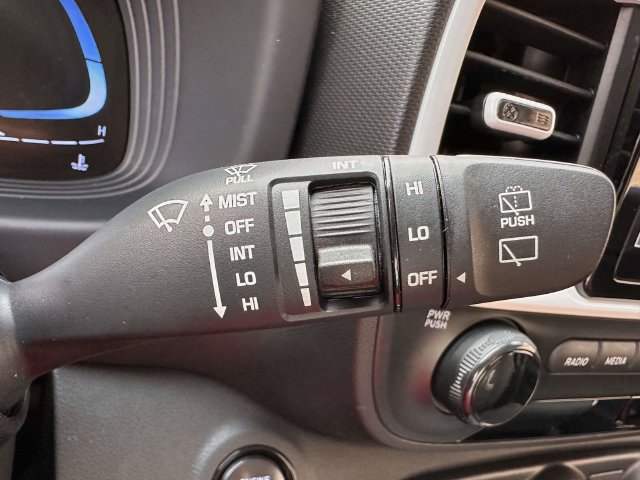 Used 2025 Hyundai Venue Limited FWD image 34