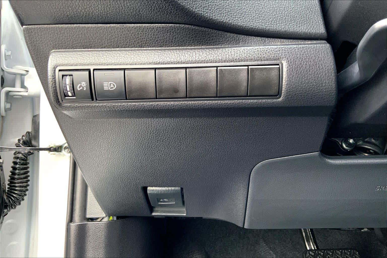 Used 2025 Toyota Corolla LE FWD image 33