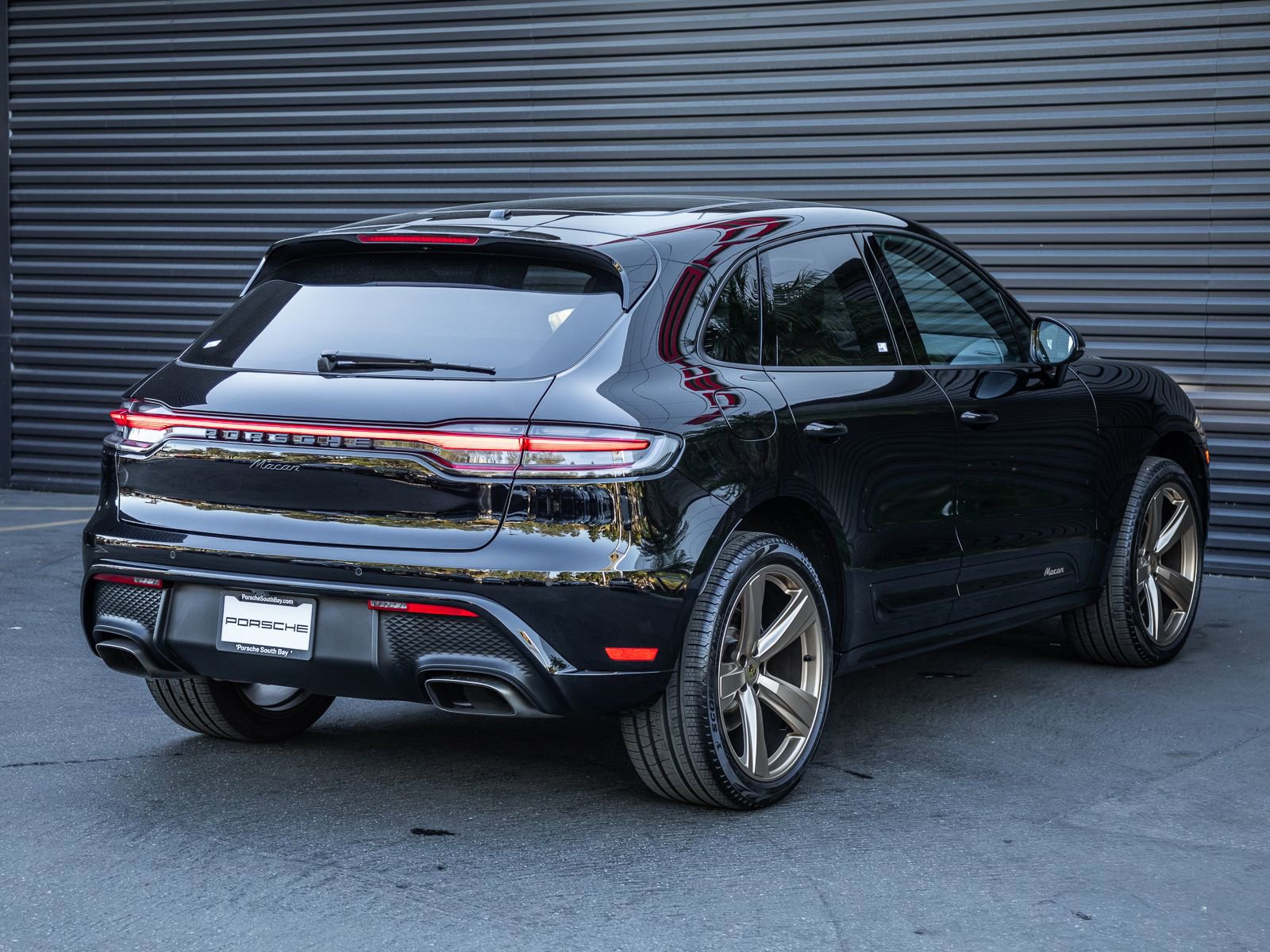 Certified 2022 Porsche Macan image 10