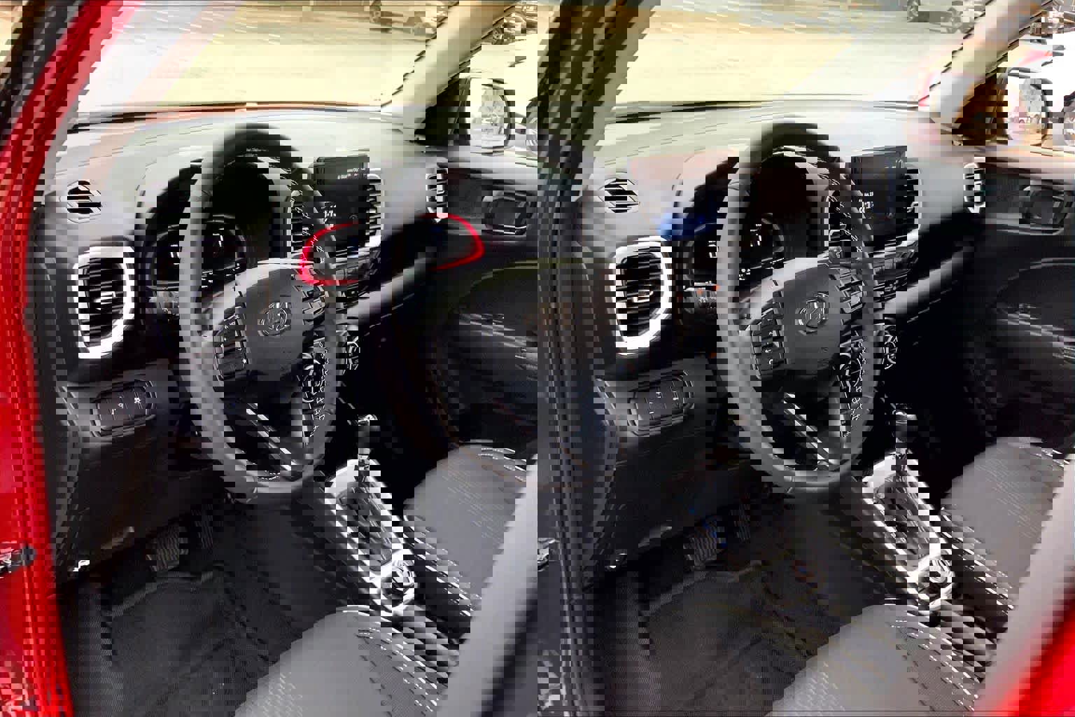 Certified 2025 Hyundai Venue Limited image 17