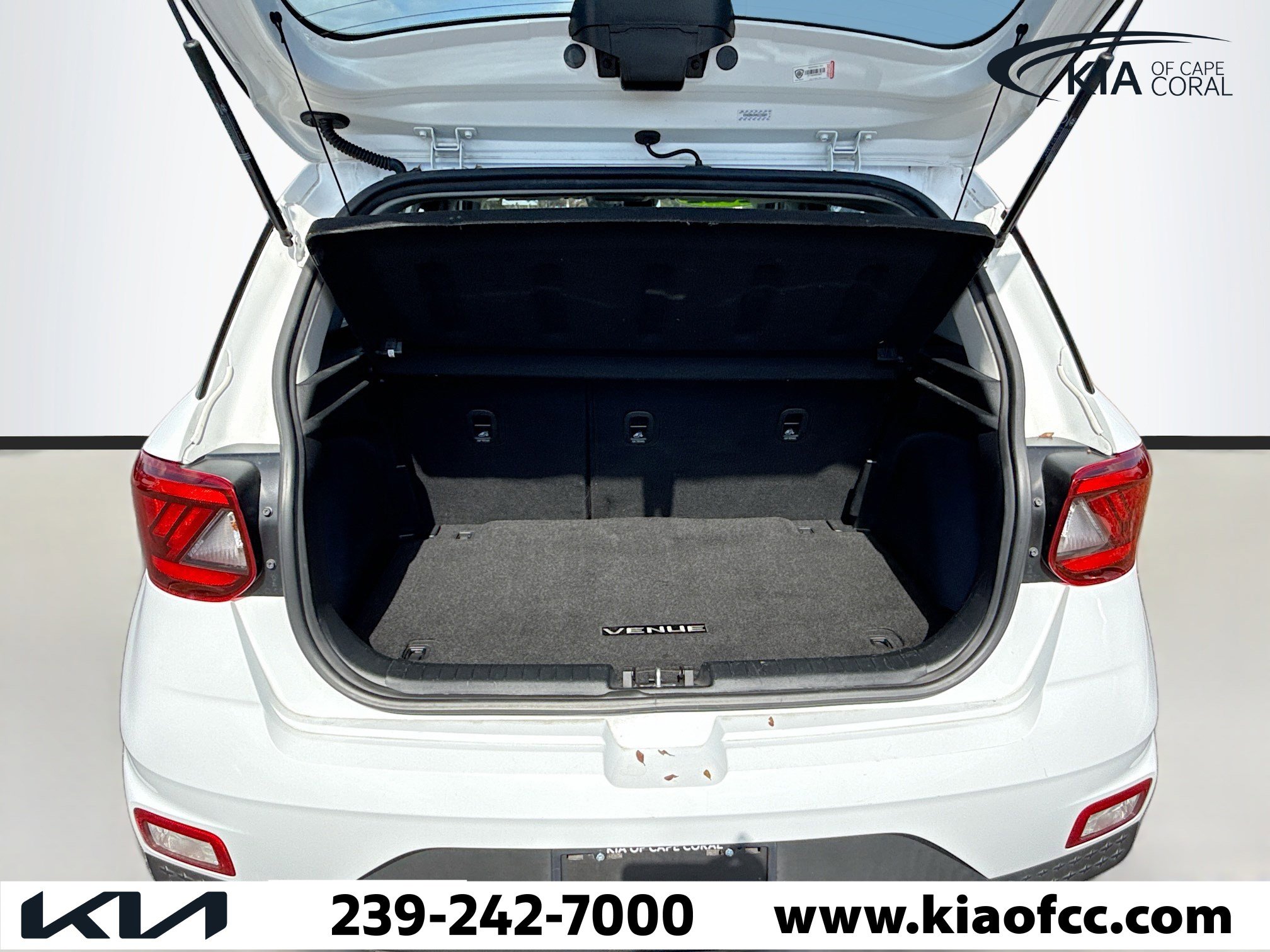 Used 2022 Hyundai Venue SE image 12