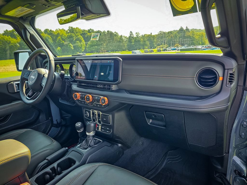 Used 2025 Jeep Gladiator Mojave AWD/4WD image 42