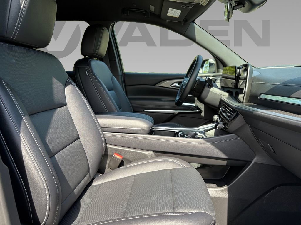 Used 2025 Chevrolet Traverse LT AWD/4WD image 10