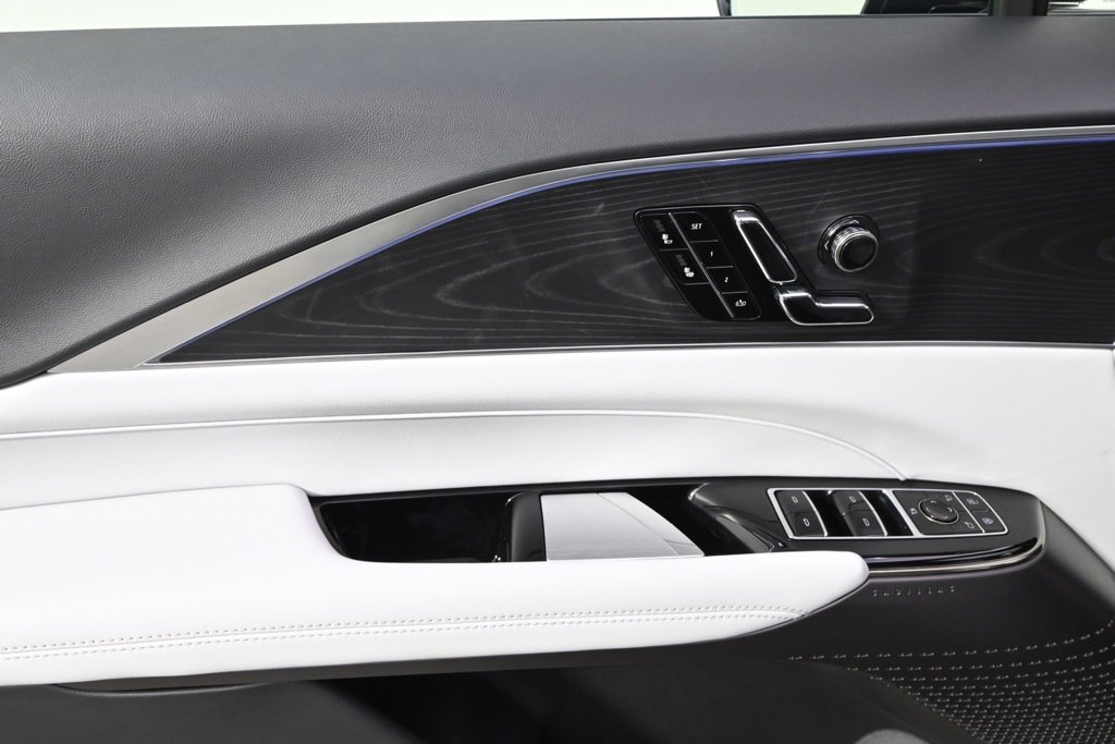 New 2025 Cadillac Lyriq Luxury image 21