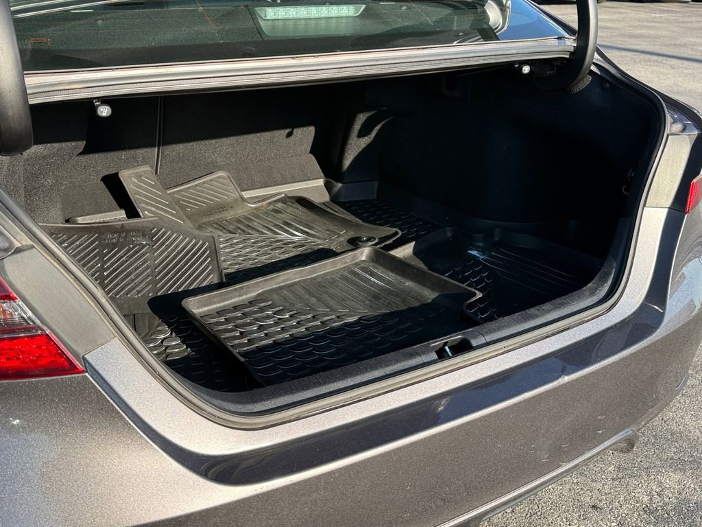 Used 2021 Toyota Camry SE w/ Cold Weather Package image 22