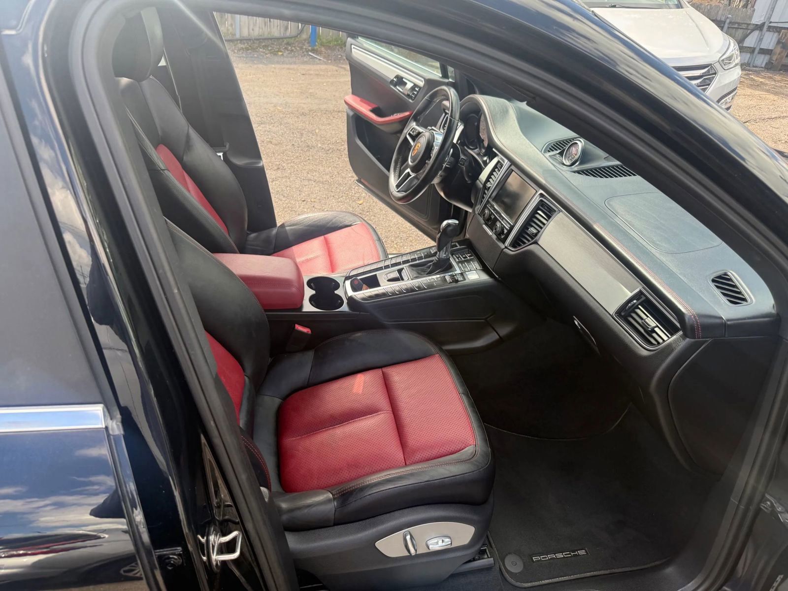 Used 2016 Porsche Macan S image 19