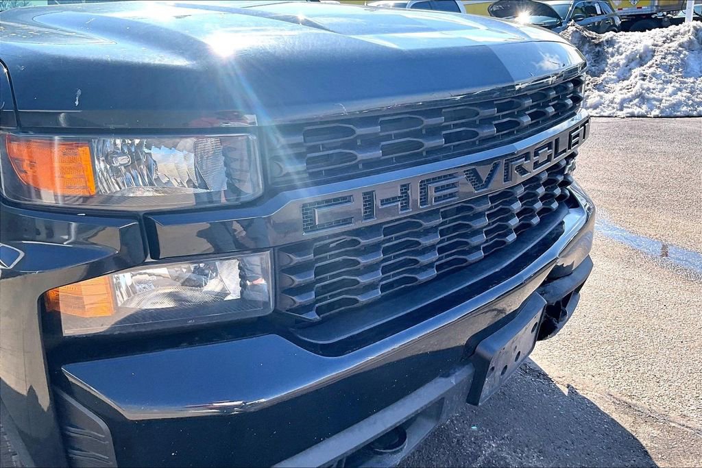 Used 2021 Chevrolet Silverado 1500 Custom w/ LPO, Dark Essentials Package image 5